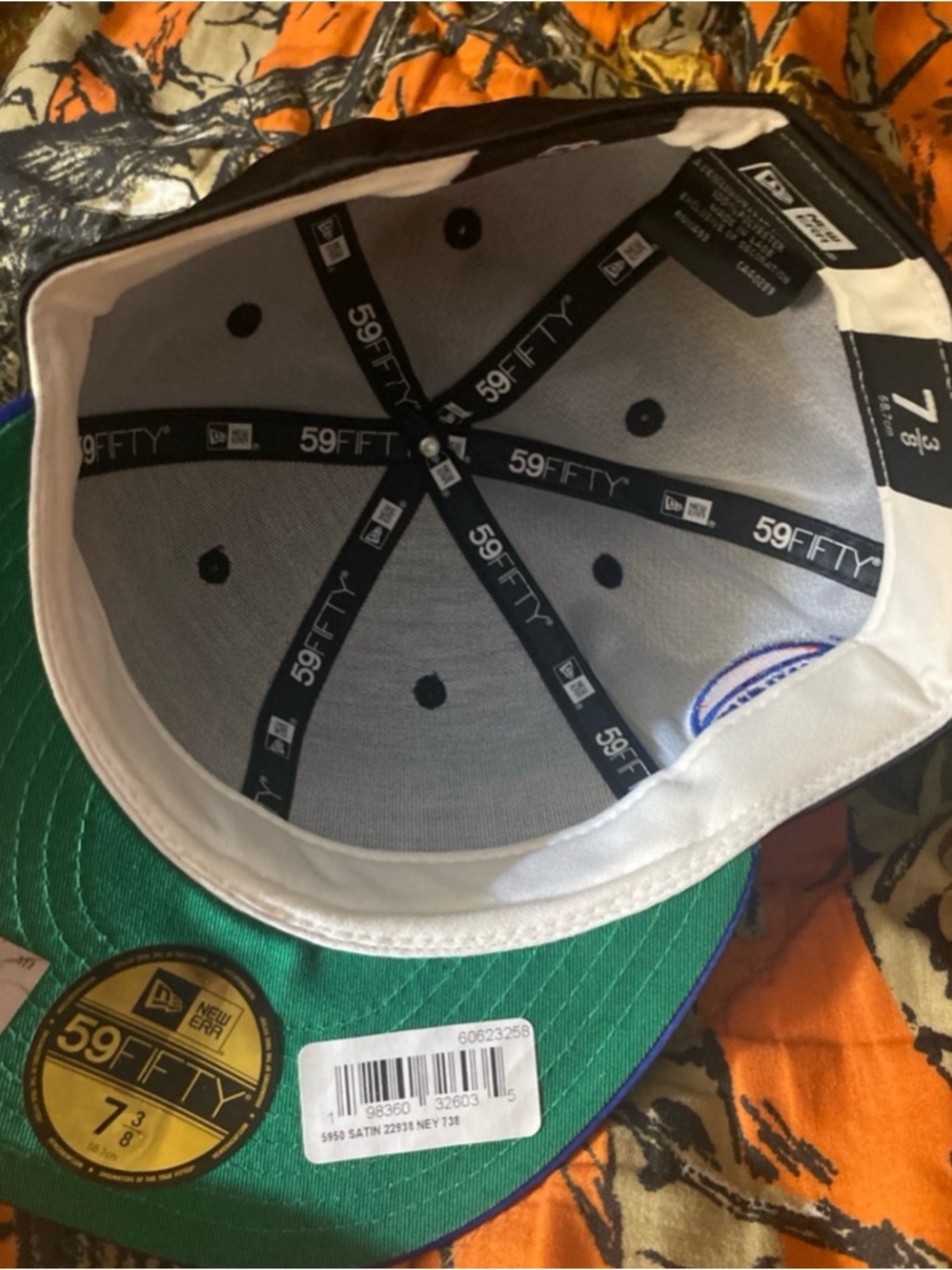 New York Knicks New Era ThrowBack Satin Fitted (size 7 3/8) - Picture 6 of 6